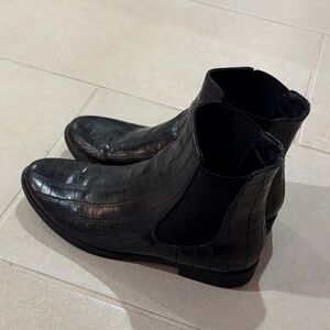 Black Crocodile Embossed Chelsea Boots Faux Leather Ankle Booties size 8 grunge